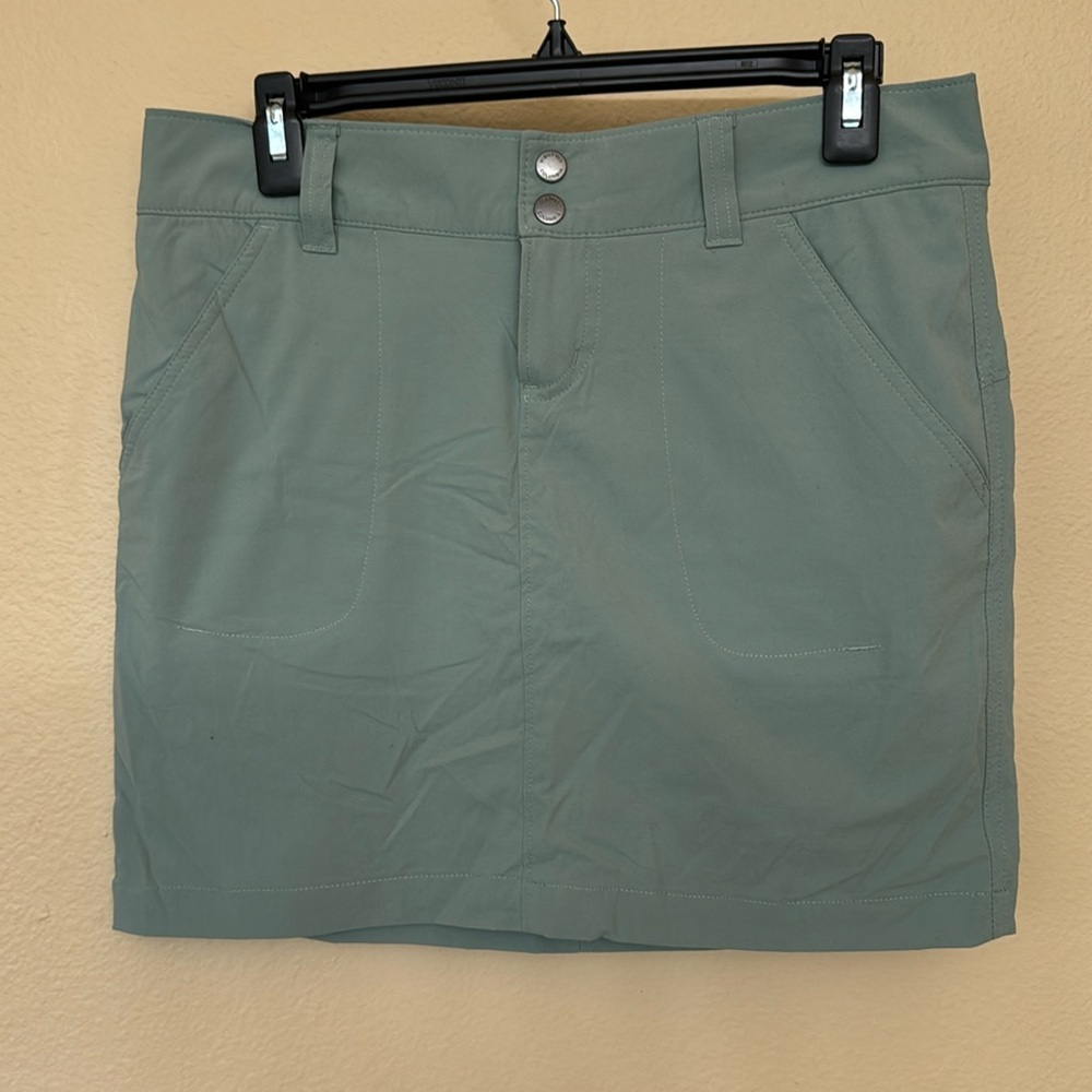 NWT Columbia sage green skort